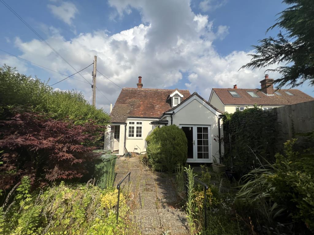 Lot: 103 - VACANT THREE-BEDROOM DETACHED CHALET BUNGALOW FOR IMPROVEMENT - 